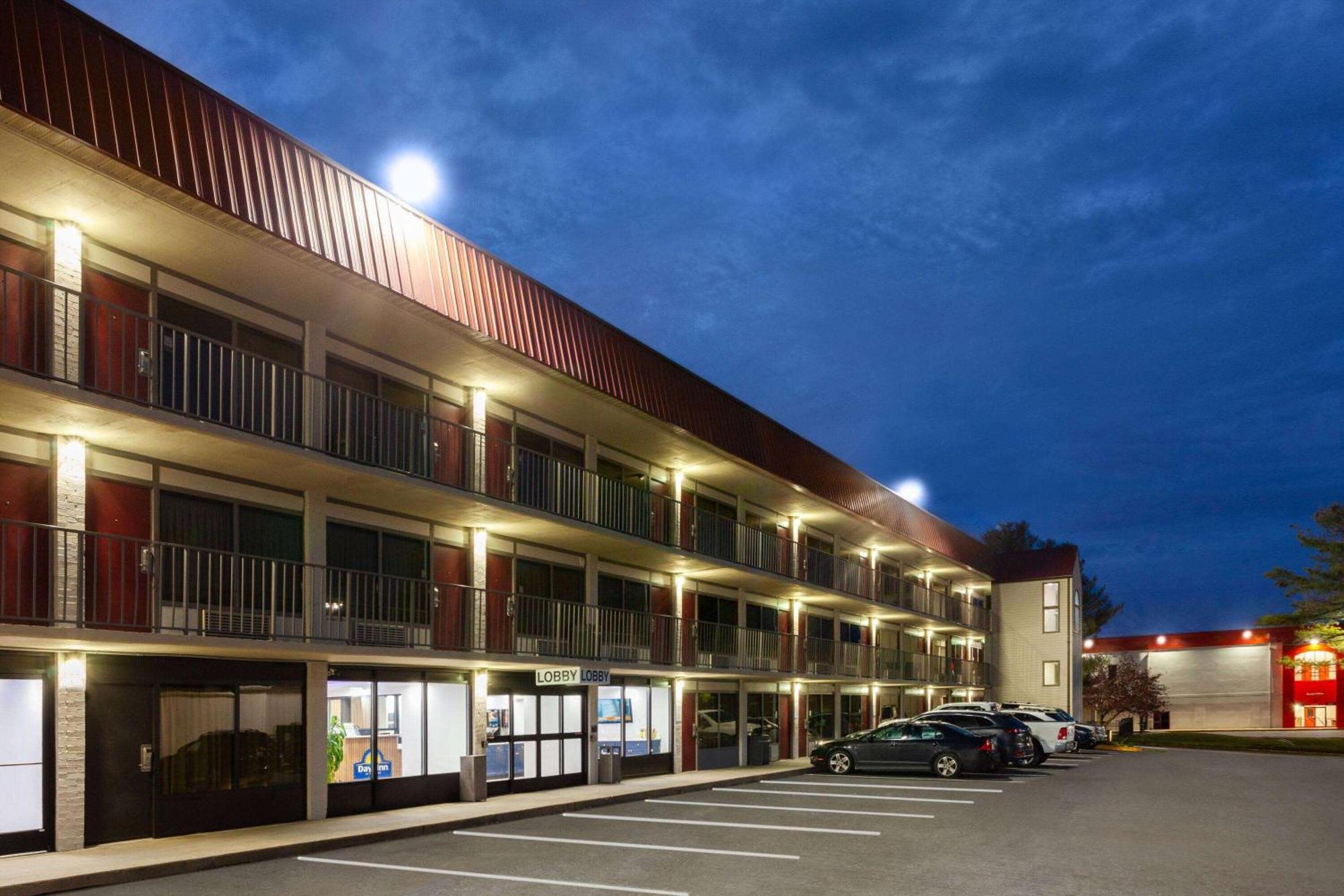 Super 8 By Wyndham Baltimore Northwest מראה חיצוני תמונה